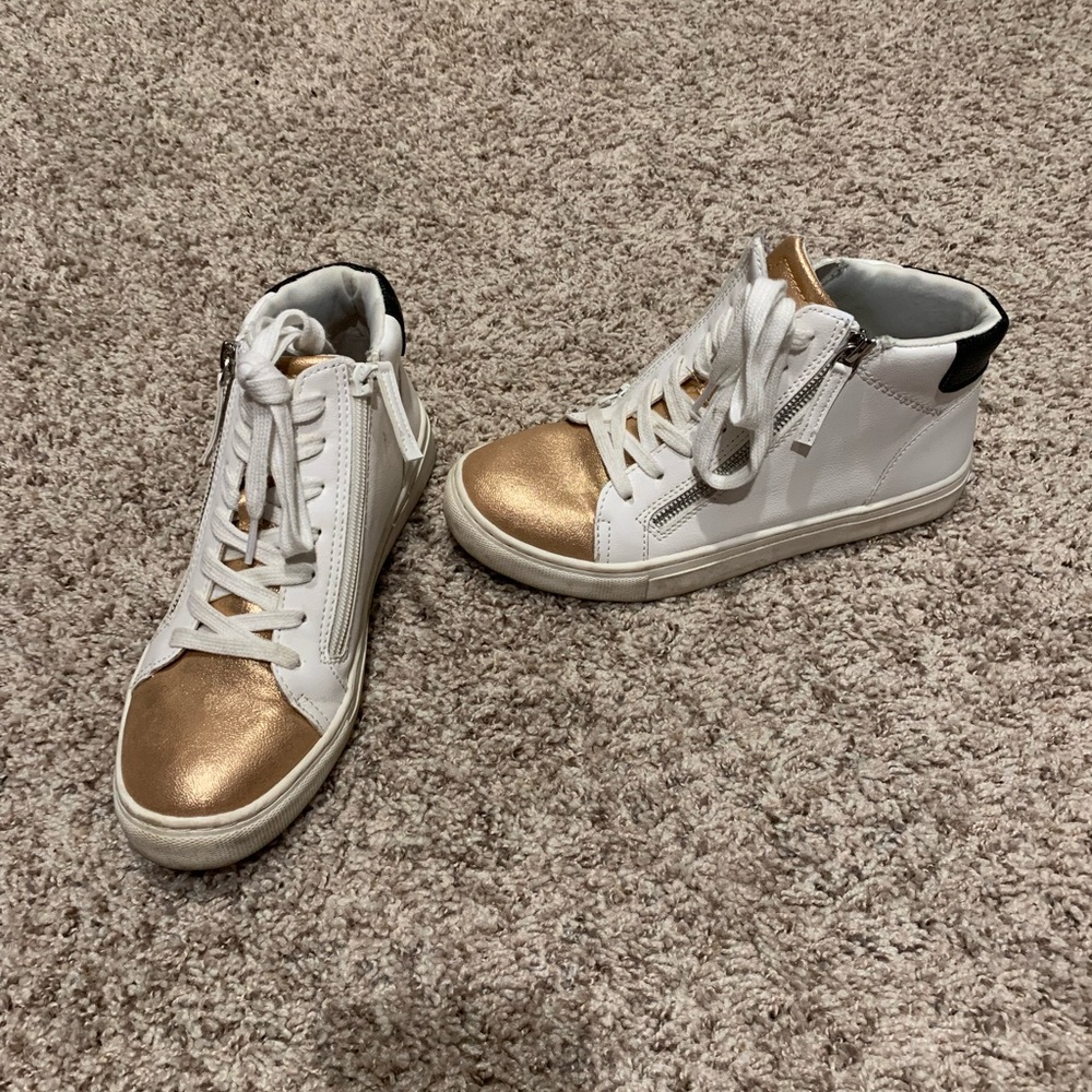 Universal Thread Brooklyn white and rose gold high top sneakers